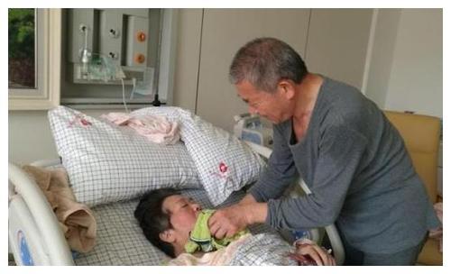 北京心理咨询：67岁高龄老太产女，高龄产妇养孩子需要注意哪些事情？
